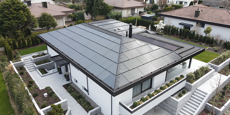 Installation solaire intégrée en toiture LEVEL de Megasol Energie SA Référence Maison individuelle Muri