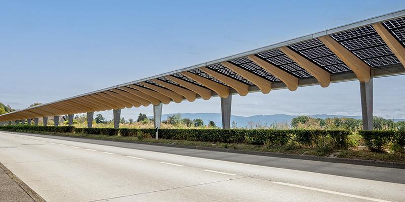 Mit PV-Modulen von Megasol Energie AG überdachter Fahrradweg in Vernier