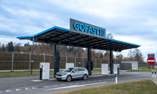 Referenz Photovoltaik Carport GOFAST mit Modulen von Megasol Energie AG