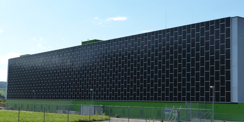 1222_Solar-Fassade-Lupfig-140-kWp-LOCKIN-Megasol-Energie-AG-479-01