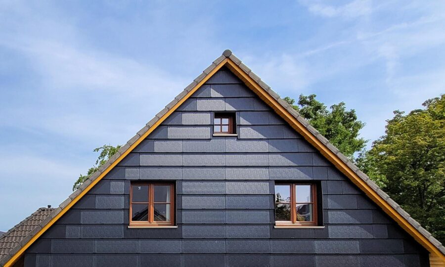 kleine MATCH Slate Creek Granite PV-Fassaden Installation